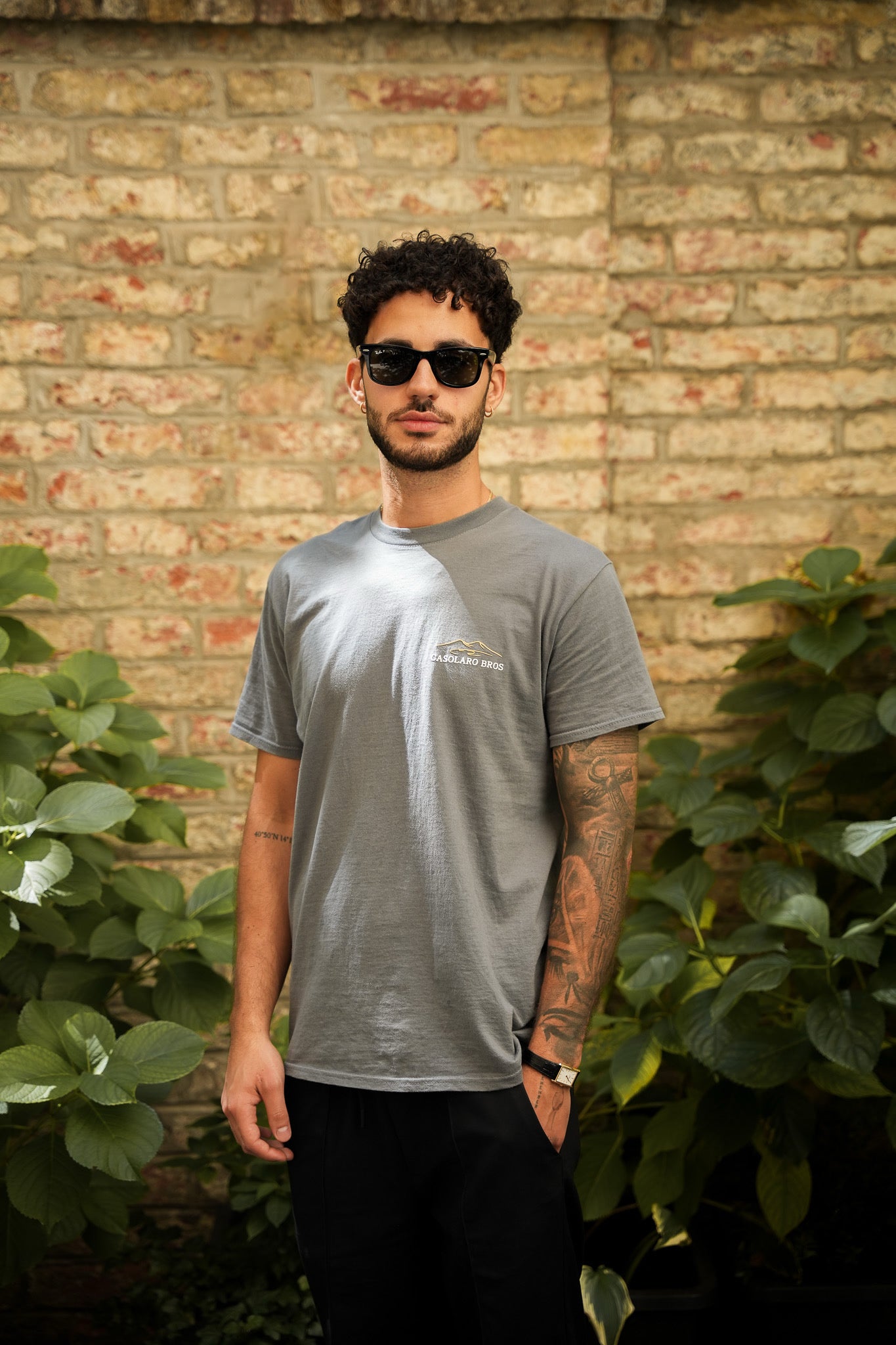 “Sorry if we are too loud…we are Italians🤌🏼”  T-shirt Grey