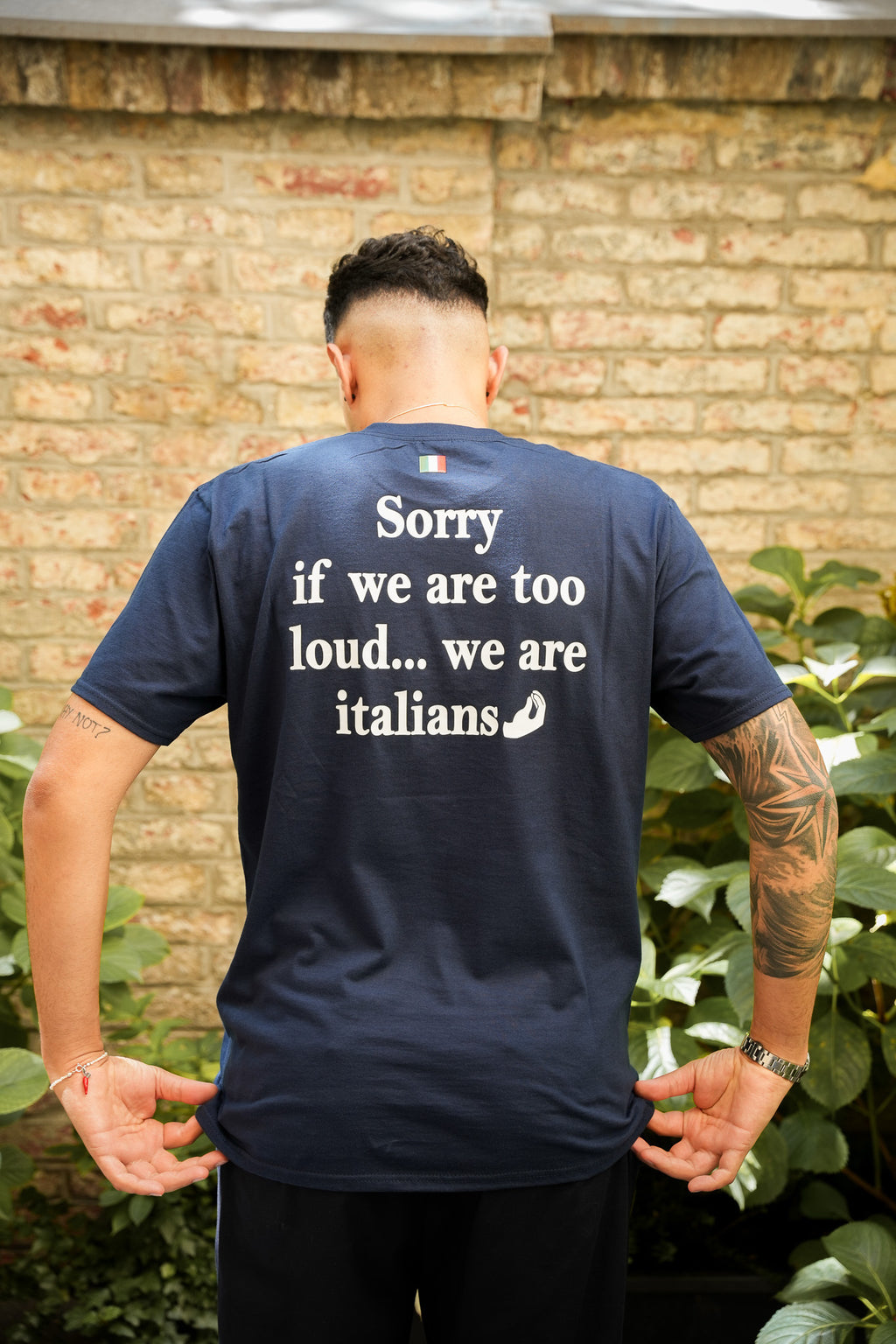 „Sorry if we are too loud…we are Italians🤌🏼“ T-Shirt Blue
