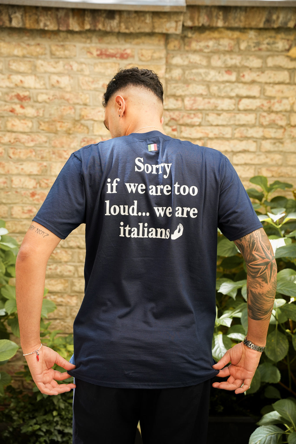 „Sorry if we are too loud…we are Italians🤌🏼“ T-Shirt Blue